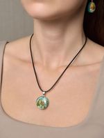 Кулон на шнурке 45-50 см с янтарём