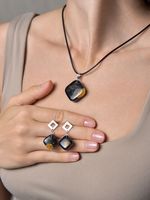 Кулон на шнурке 45-50 см с янтарём